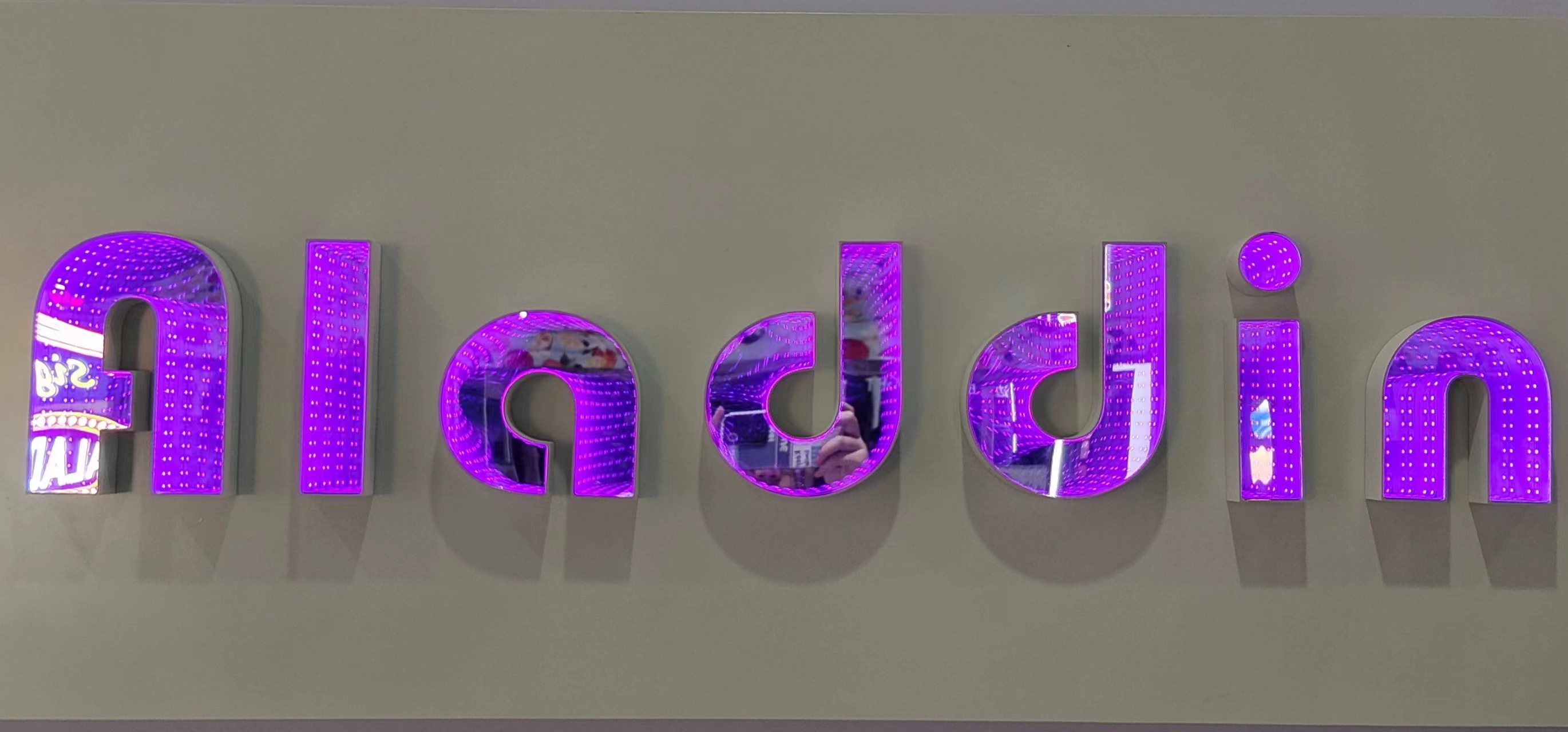 Illusion Led Sparkling Abyss Letter Sign(图3)